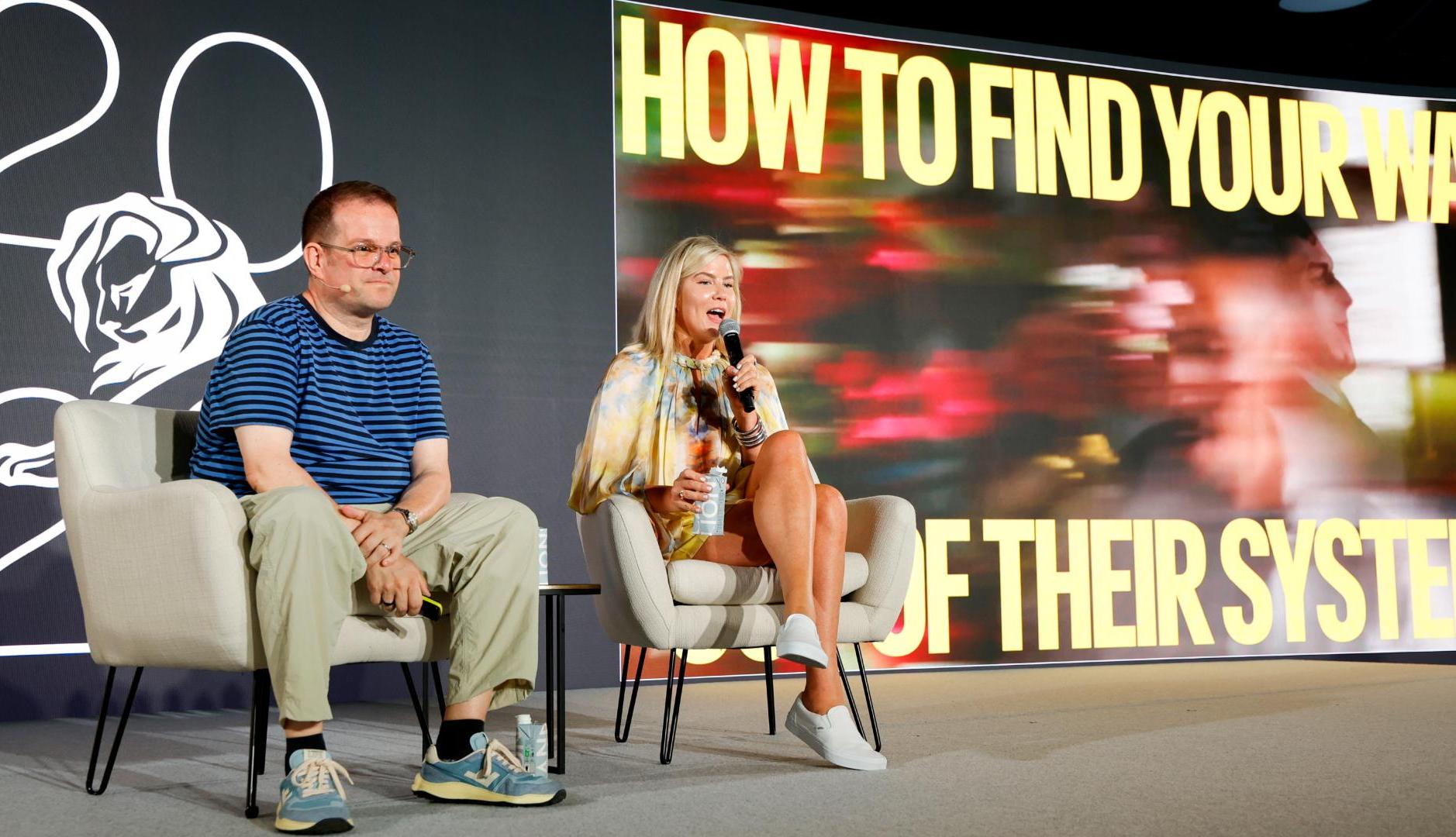Responsables de marketing de Coinbase en una sesión de Cannes Lions