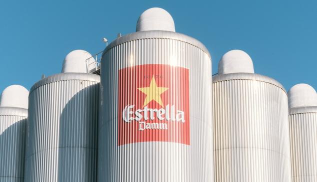Estrella Damm fiesta Boris Johnson