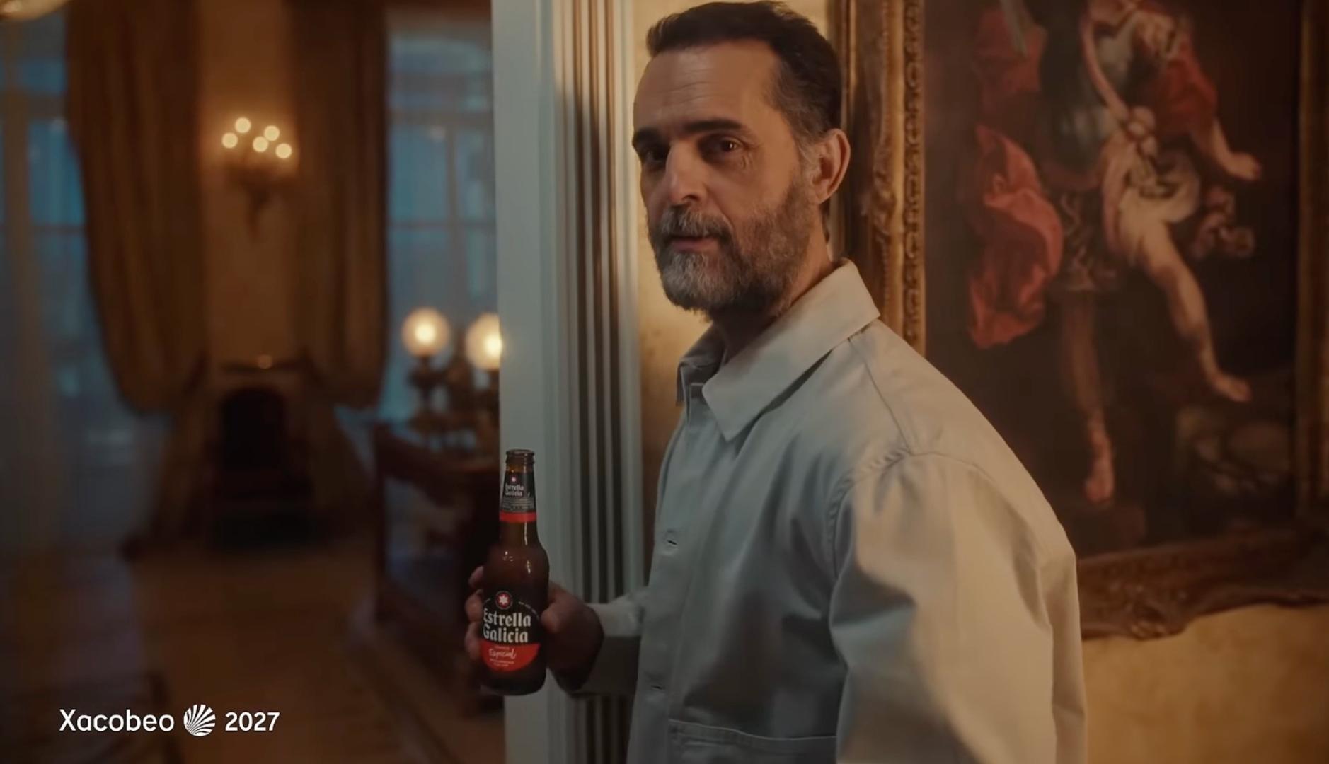 El actor Pedro Alonso como Berlín en un anuncio de Estrella Galicia