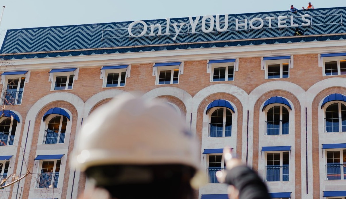 fachada del hotel only you en sevilla
