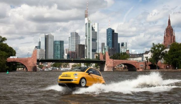 fiat-500-en-el-agua