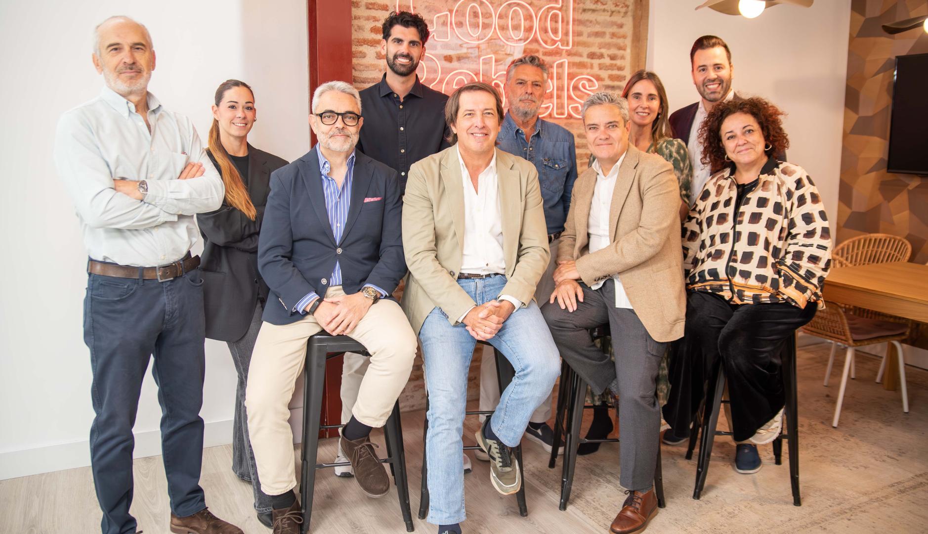 Foto de familia de los dos equipos directivos