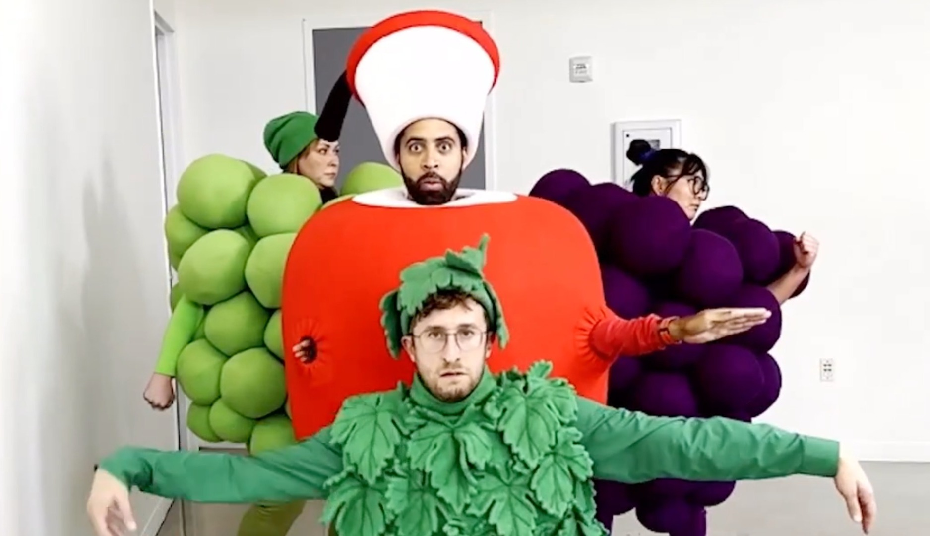 Fruit of the Loom recupera sus tradicionales mascotas en una nueva campaña