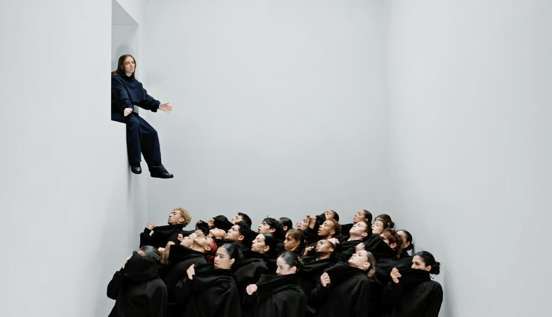 Young Miko en un anuncio de Gap