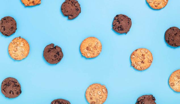 Galletas sobre fondo azul