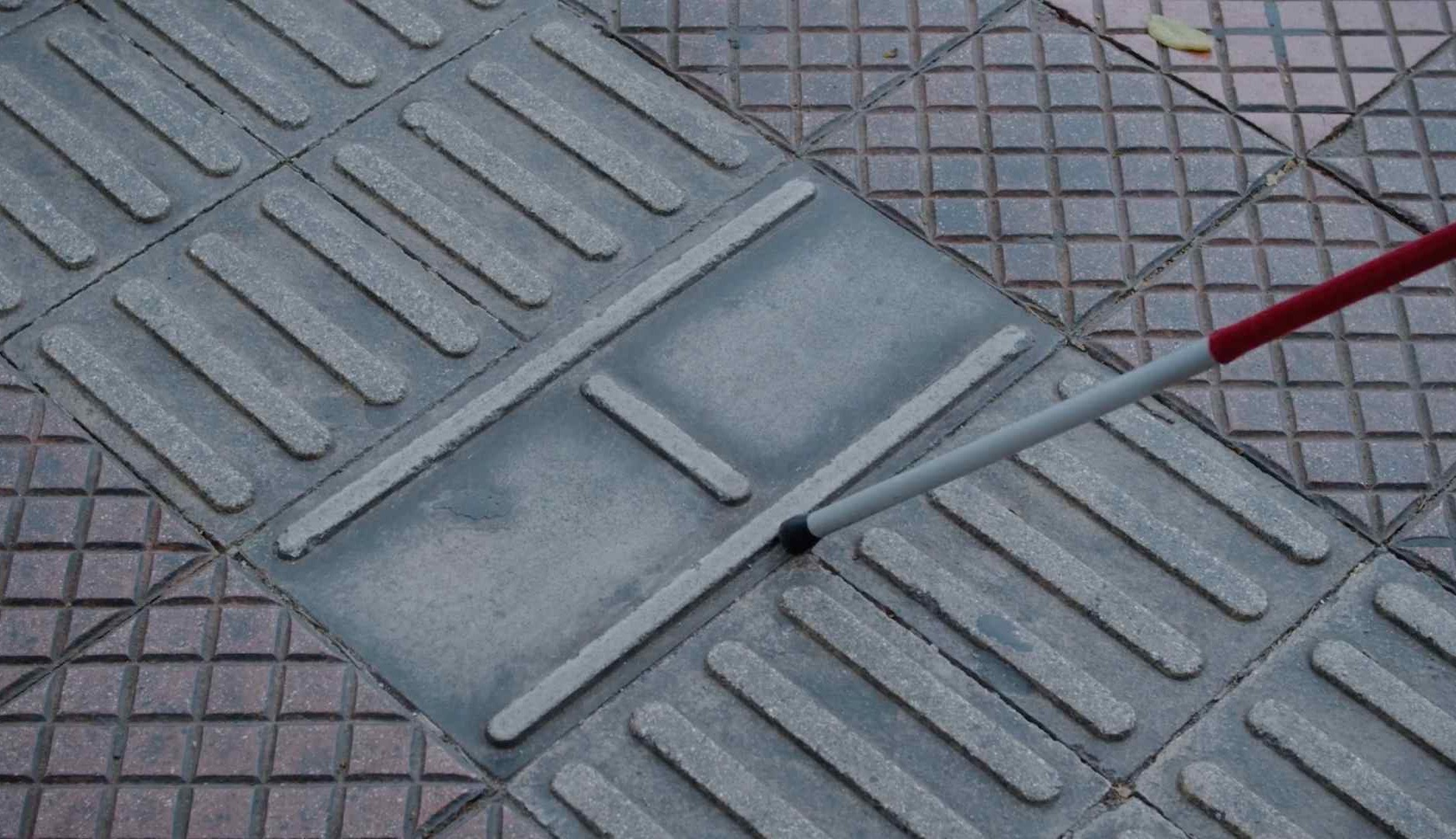 Baldosas para personas con discapacidad visual
