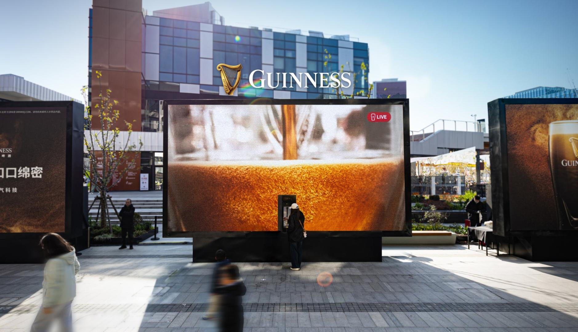 Valle publicitaria de Guiness con grifo de cerveza
