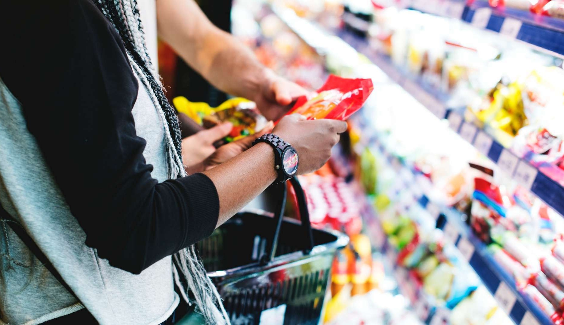 Según Kantar, la cesta de necesidad inmediata y el interés por las promociones marcan la evolución del gran consumo