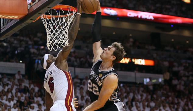 lebron-tapon