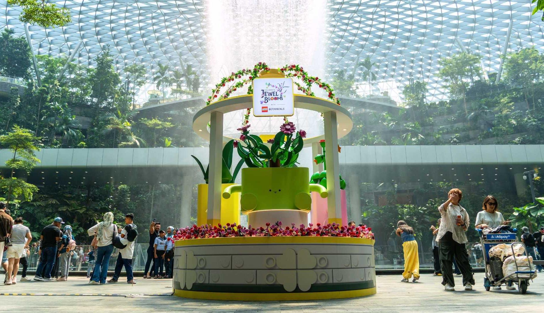 Figura de lego gigante en Jewel Changi Airport