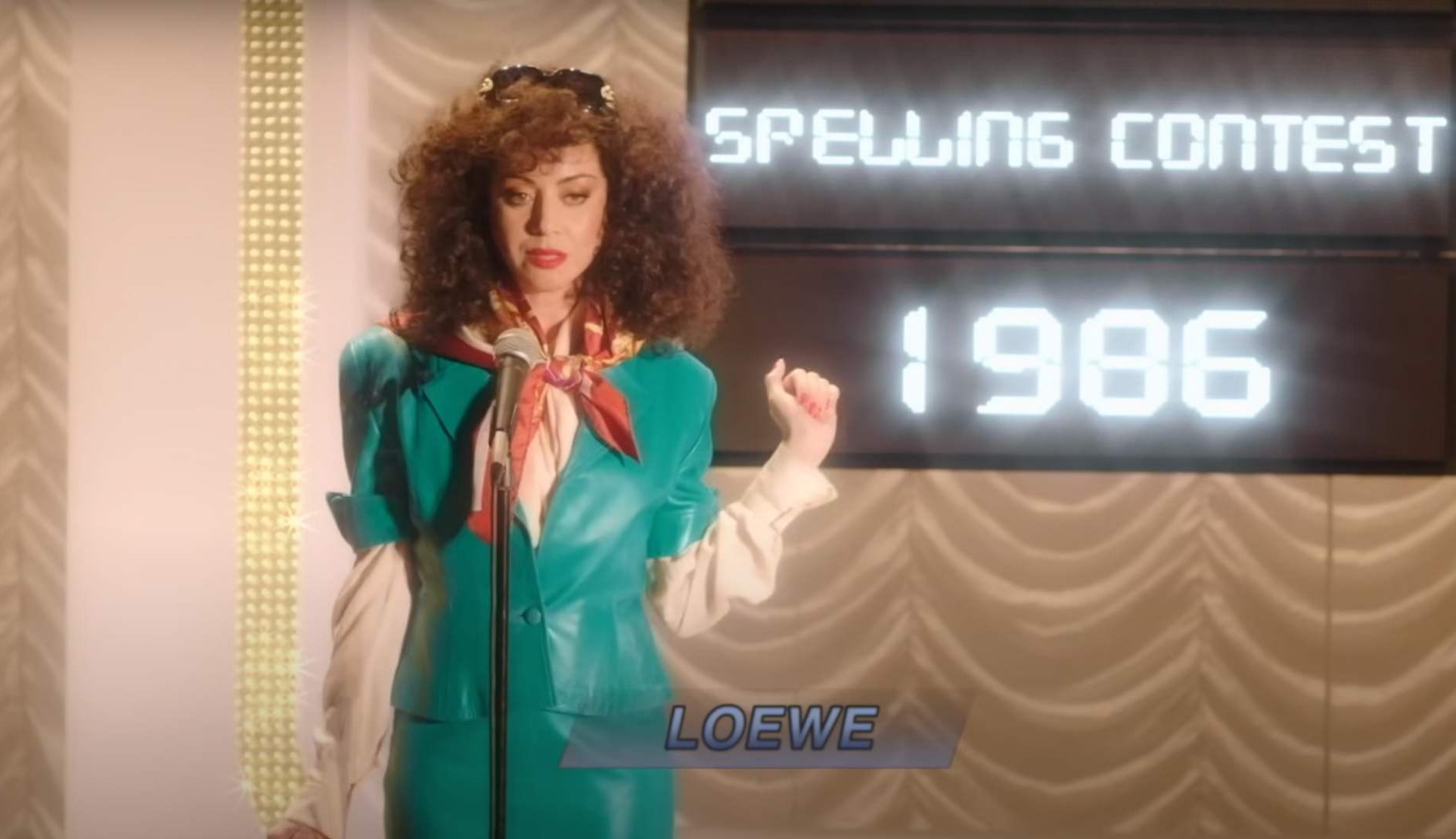 Aubrey Plaza en un anuncio de Loewe