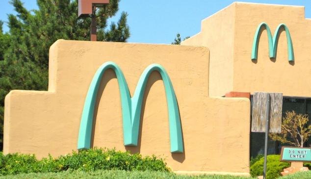 mcdonalds-arcos-azulados