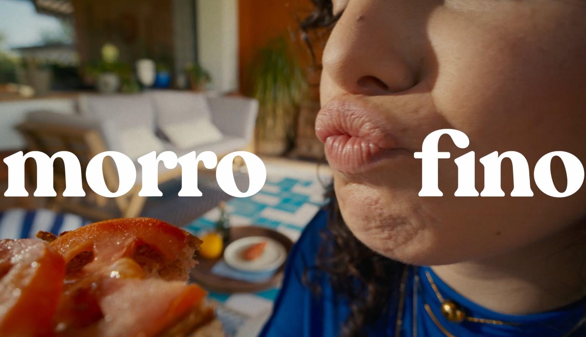Primer plano de unos labios fruncidos