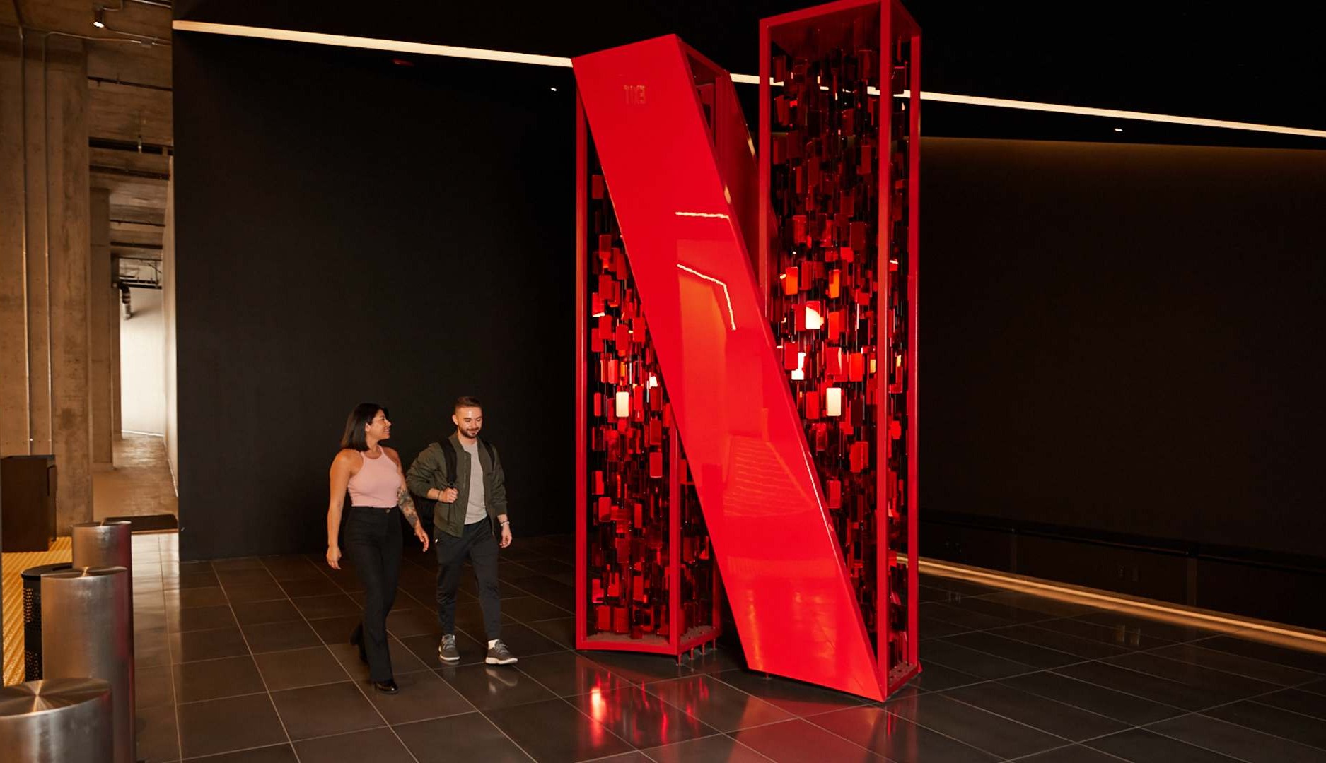 Escultura del logotipo de Netflix
