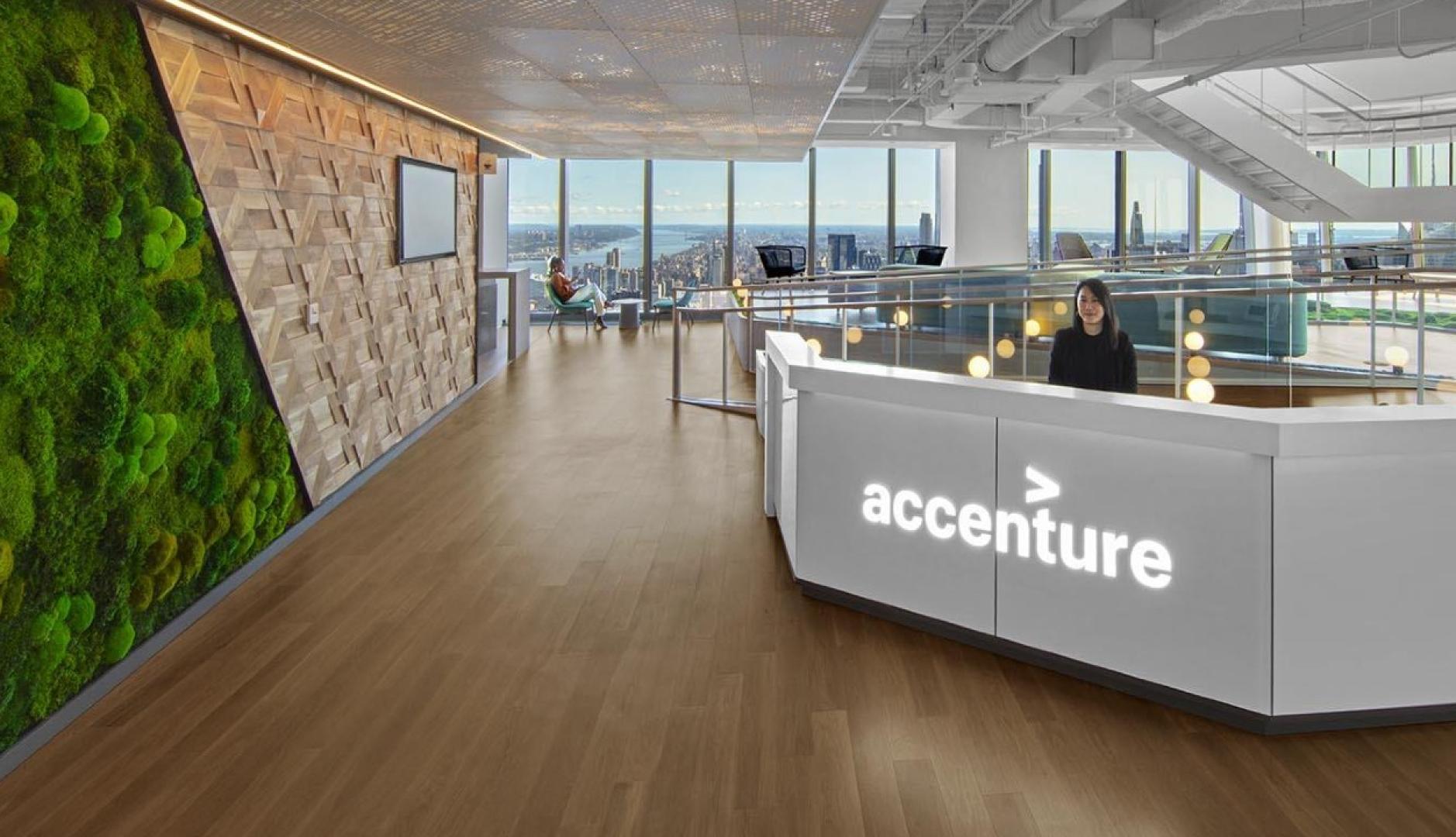 una pantalla con el logotipo de accenture en el metaverso