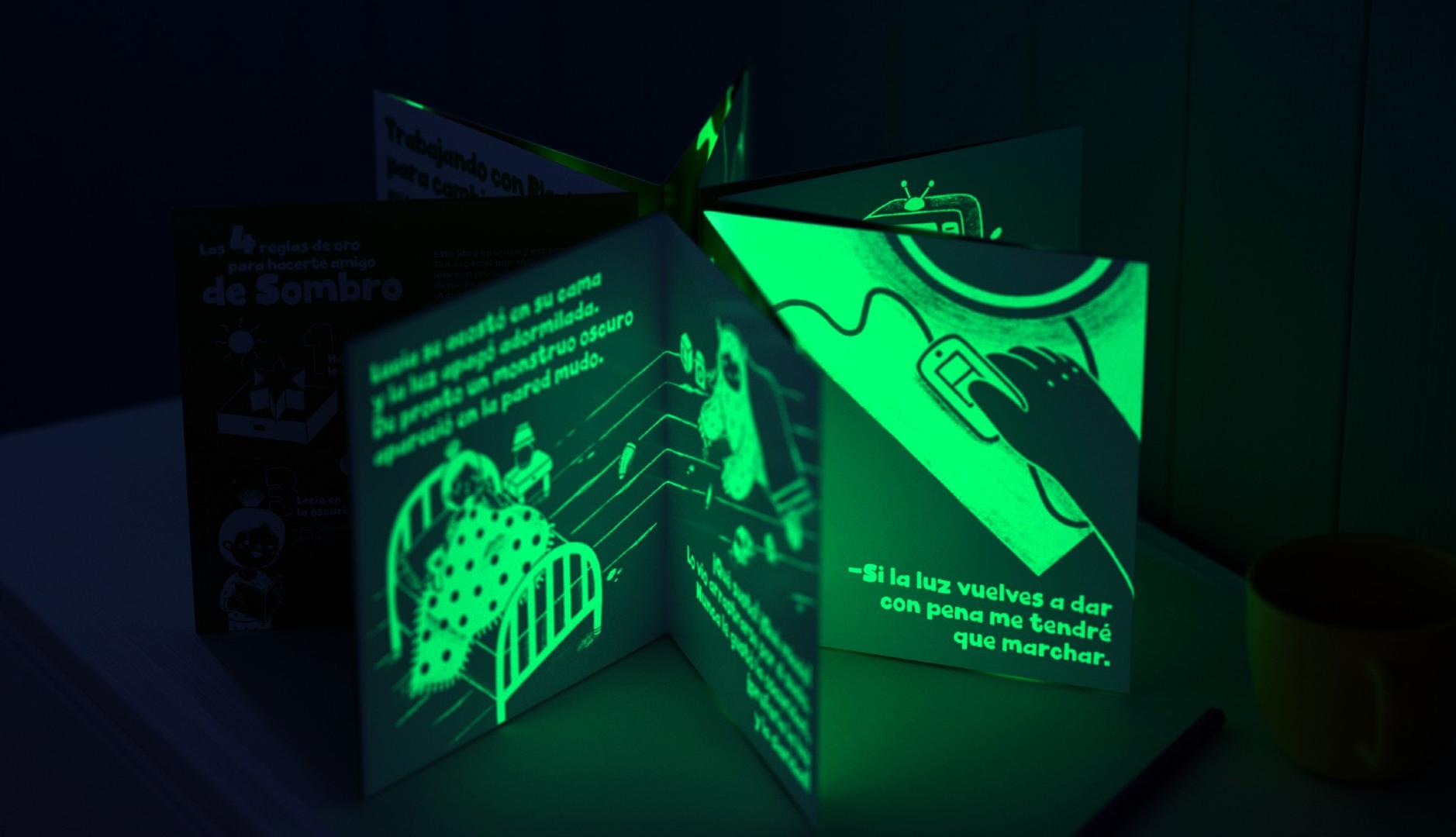 Libro que brilla en la oscuridad