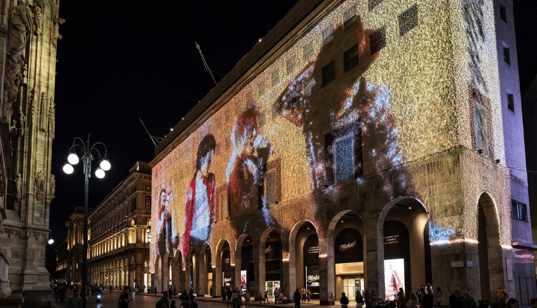 Espectáculo de luces en la campaña de la película "Michael"