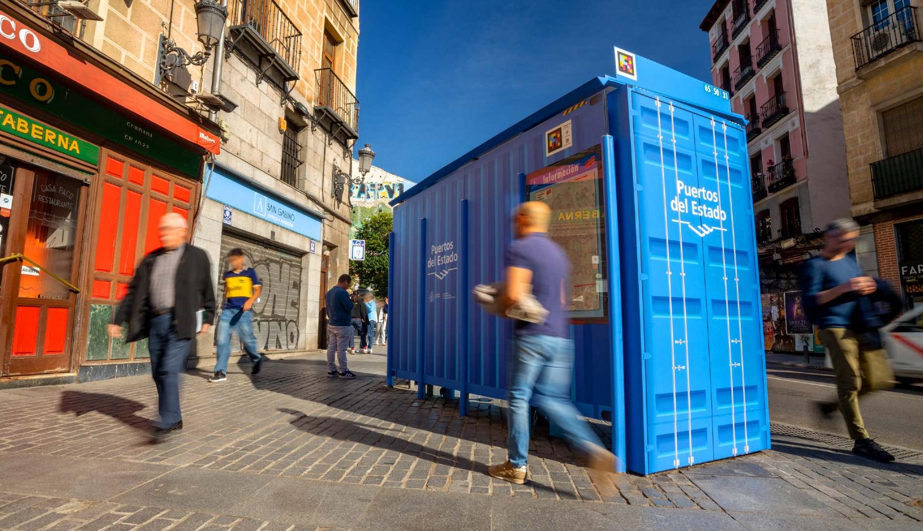 Marquesina de autobús vinilada por Puertos del Estado
