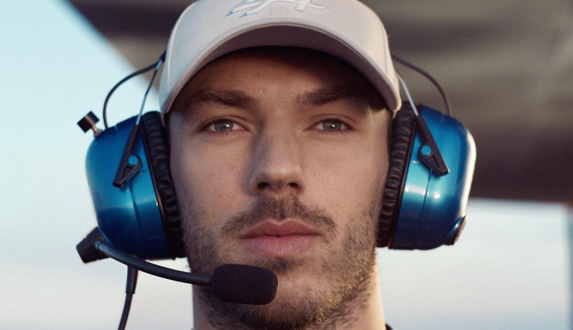 Primer plano del piloto de Fórmula 1, Pierre Gasly