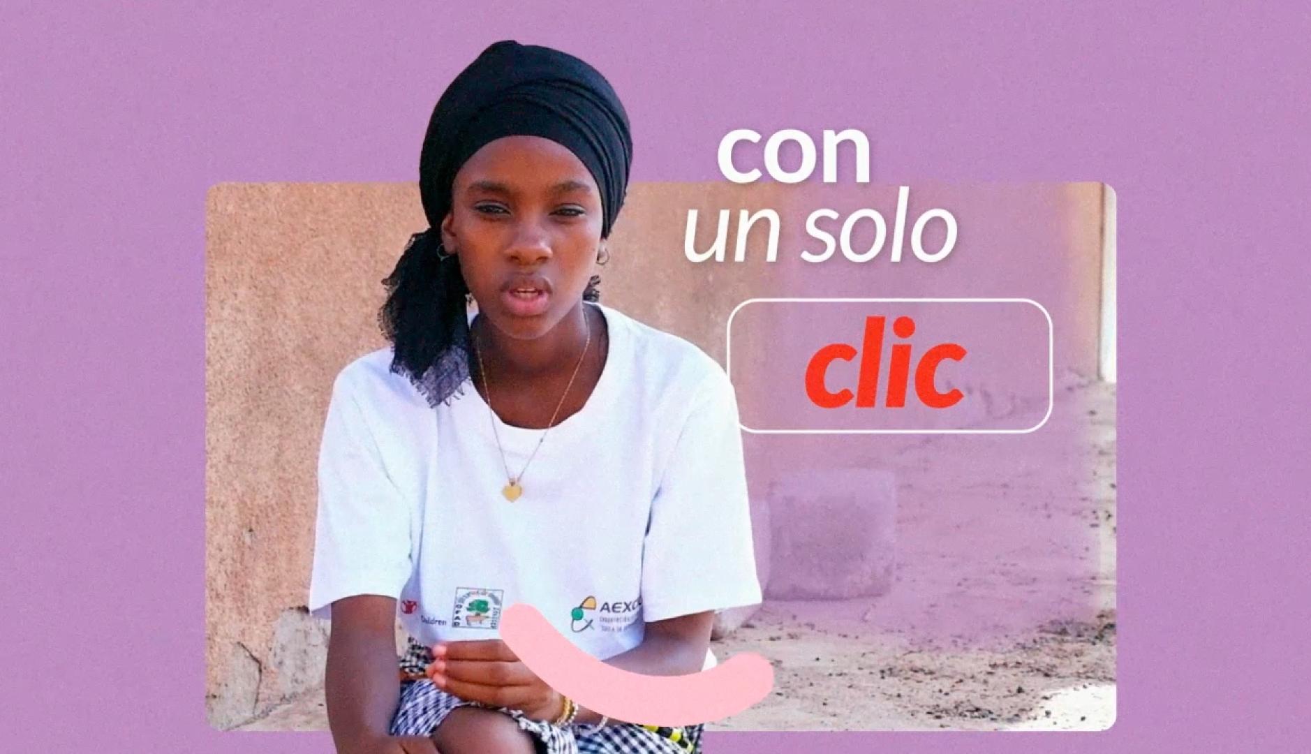 Una niña de África hablando a cámara