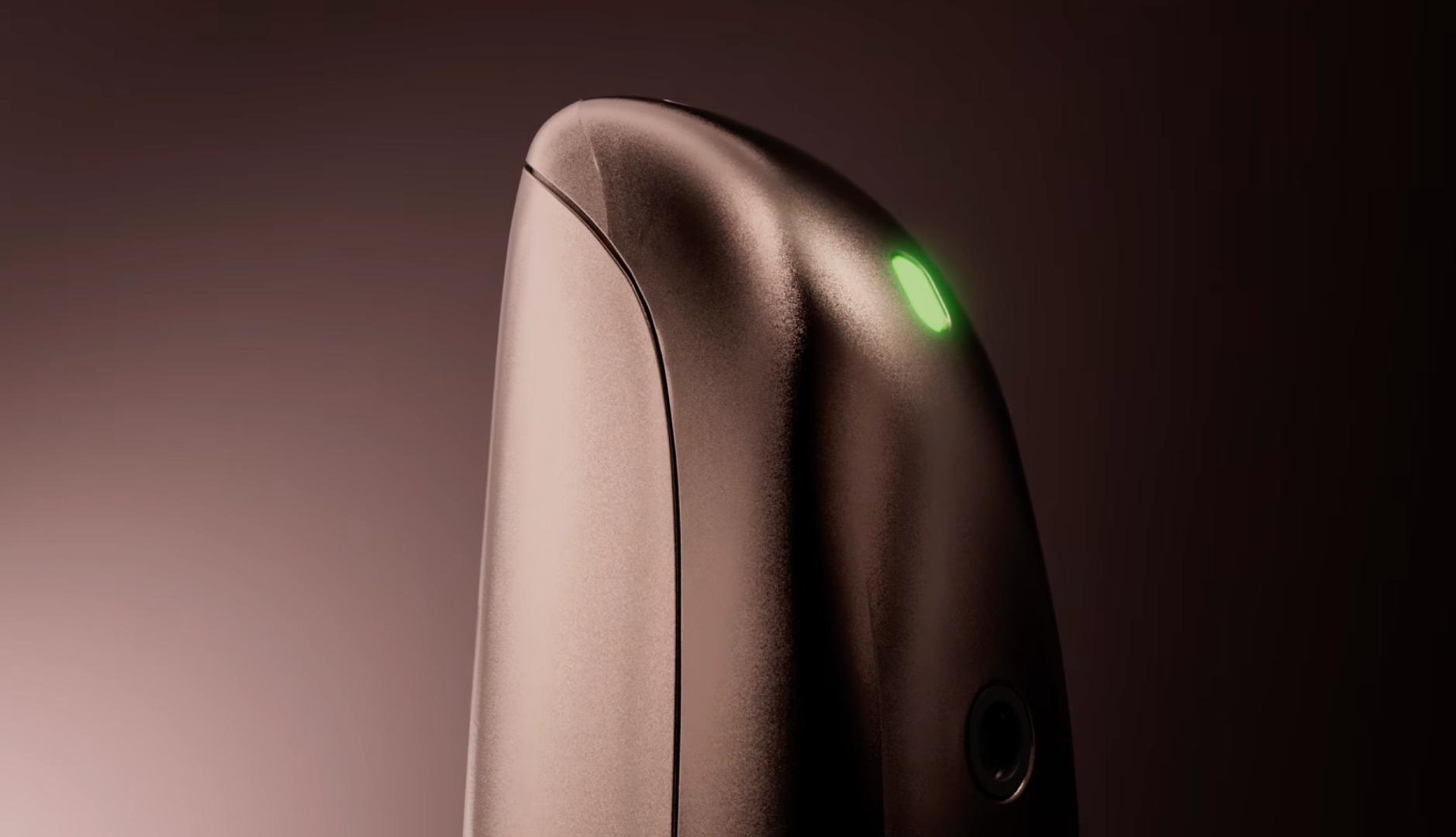 Plano detalle de un audífono en un anuncio de Specsavers