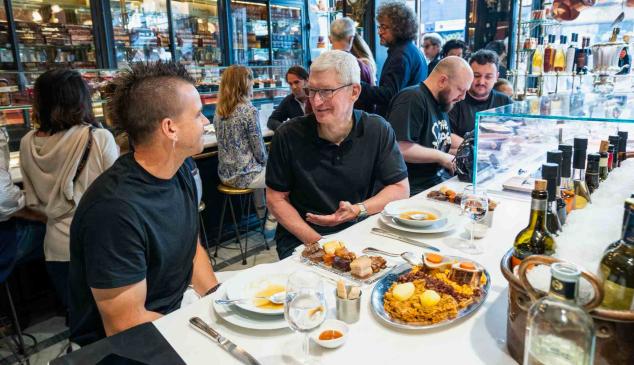 Tim Cook y Dabiz Muñoz