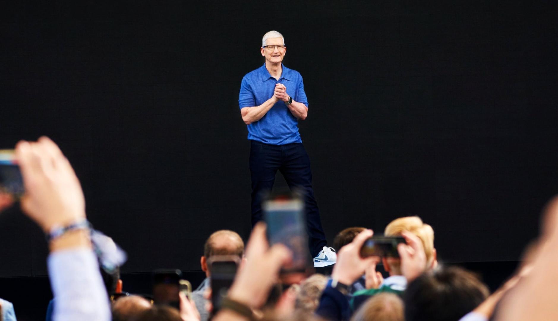 Tim Cook durante un evento de Apple