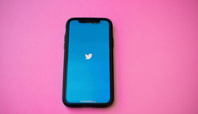 Móvil con Twitter