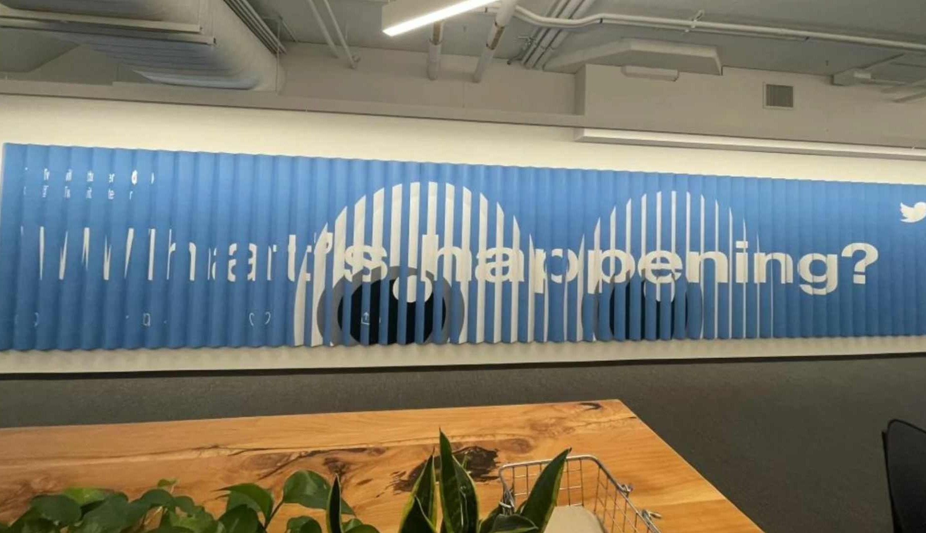 X pone a subasta mobiliario y equipamiento de Twitter