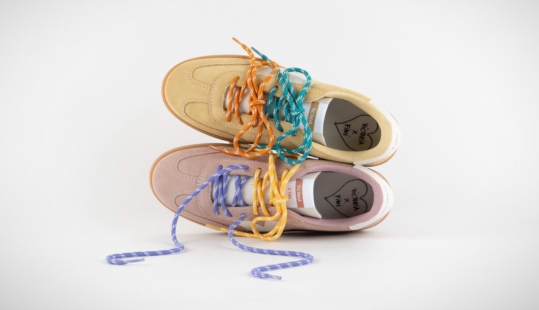 Zapatillas amarillas y rosas creadas por Fini y Victoria