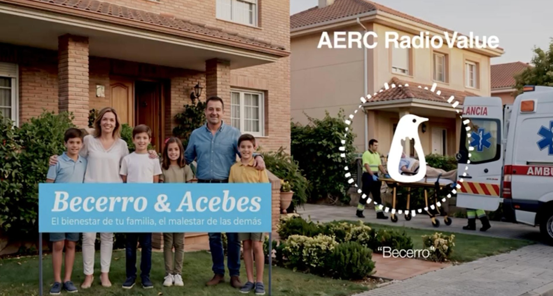 Una familia junto a un cartel y con un ambulancia de fondo
