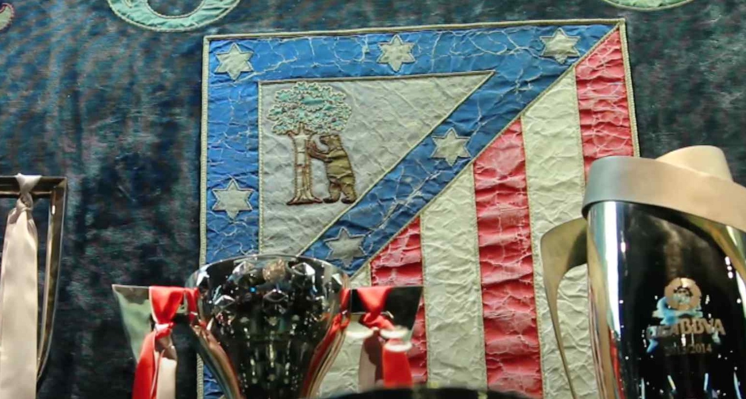 El Atlético de Madrid podría recuperar su clásico escudo, a voluntad de los socios y aficionados El Atlético de Madrid podría recuperar su clásico escudo, a voluntad de los socios y aficionados