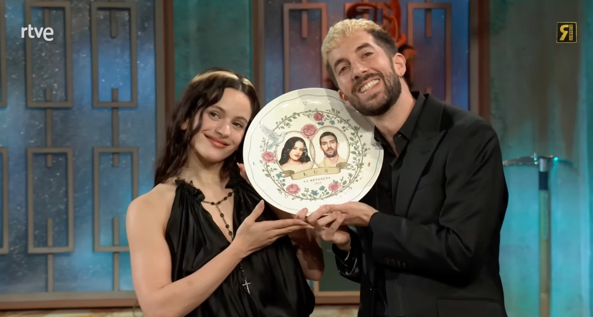 Rosalía y David Broncano en La Revuelta