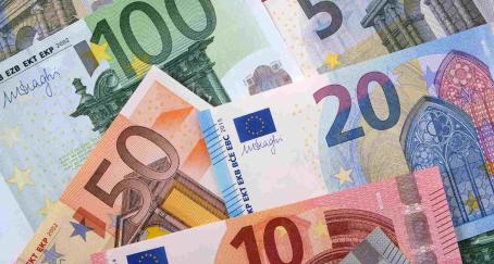 El Gobierno aprueba un proyecto de ley que refuerza la vigilancia fiscal sobre las plataformas digitales y permite las inspecciones conjuntas con otros países billetes_euro