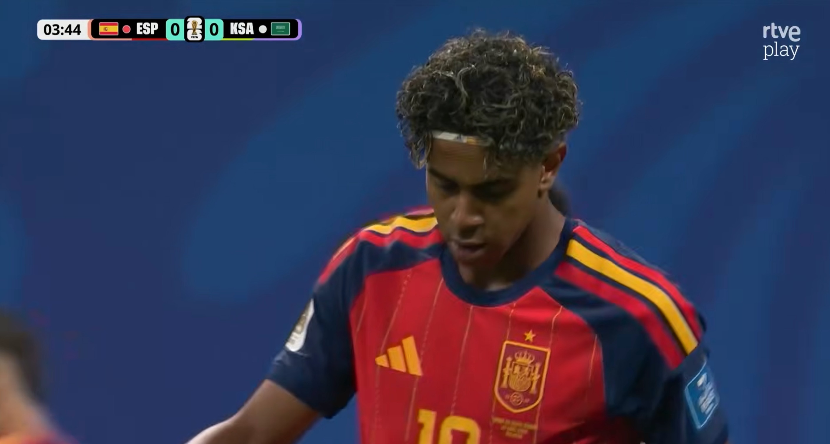 Lamine Yamal y Mikel Oyarzabal durante el Mundial
