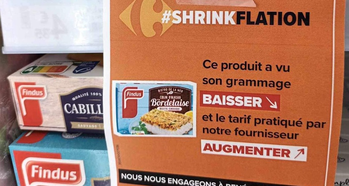 Carrefour Francia señala a las marcas que practican ‘shrinkflation’ y abre un debate sobre la eficacia de la táctica Mujer haciendo la compra en un supermercado