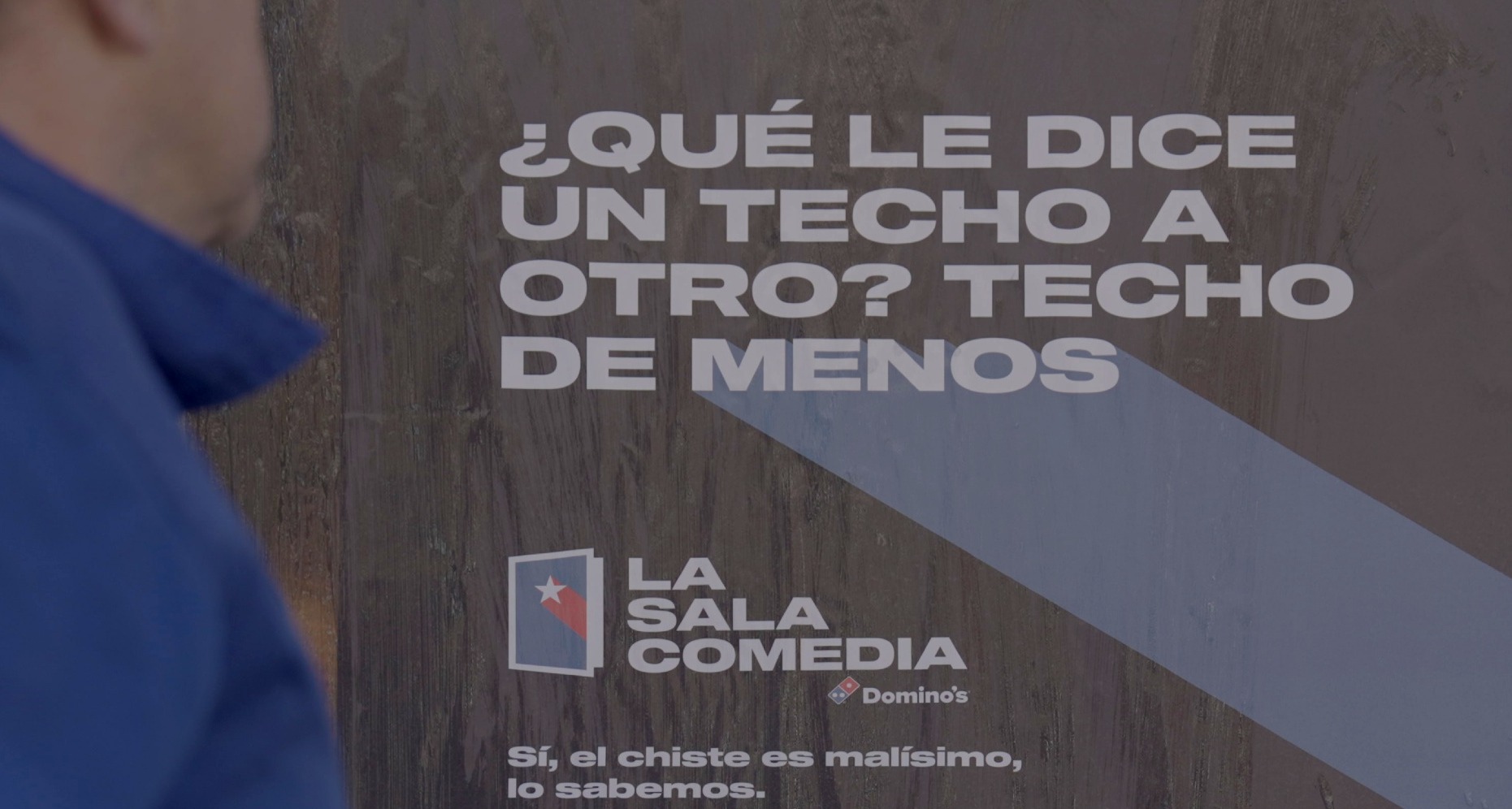 un cartel en el que se lee el chiste: ¿qué le dice un techo a otro? techo de menos