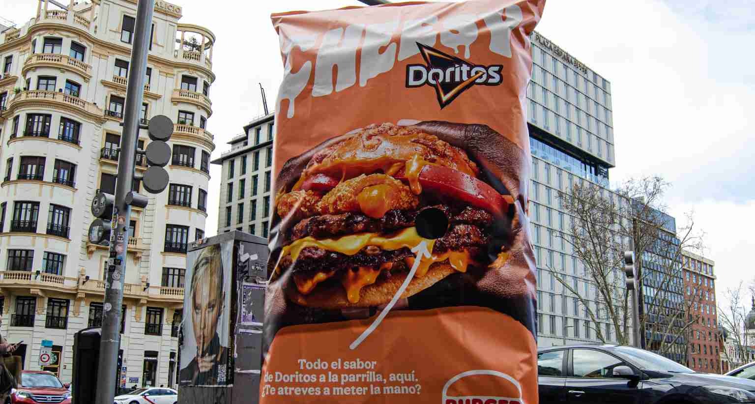 Burger King y Doritos se apoyan en la publicidad exterior para promocionar su co-branding
