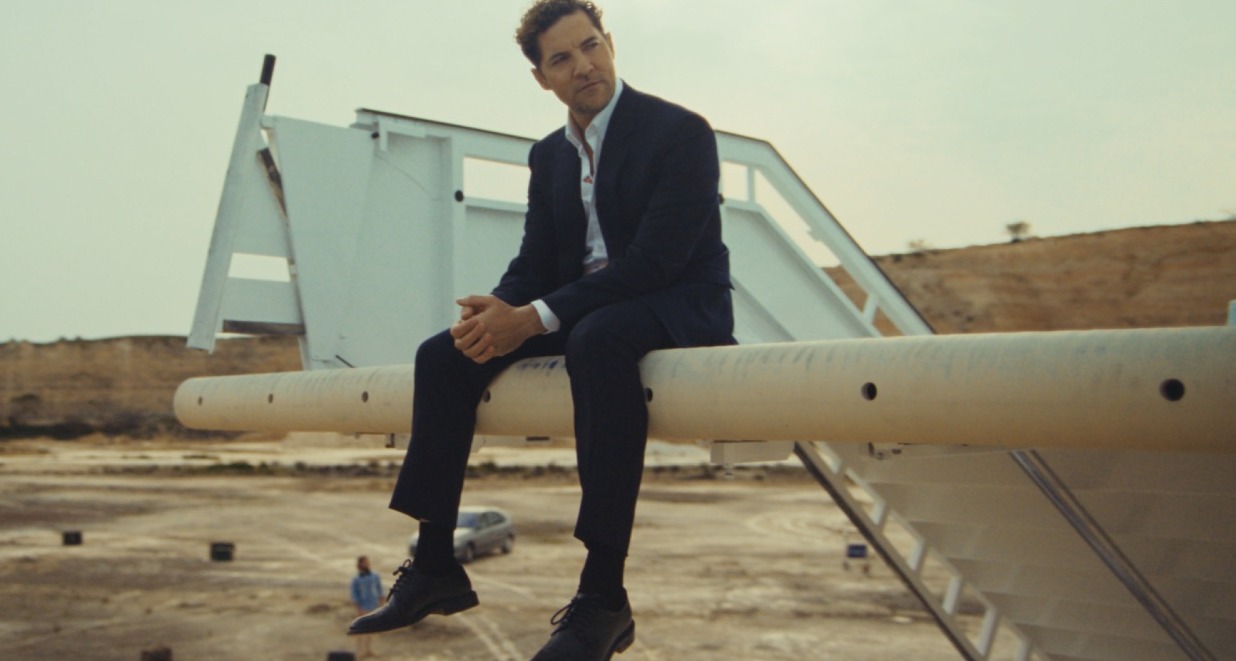 AENA imagina un día sin aeropuertos con David Bisbal como protagonista de su nueva campaña david bisbal