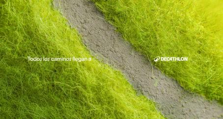 Fotografía del detalle de una pelota de tenis