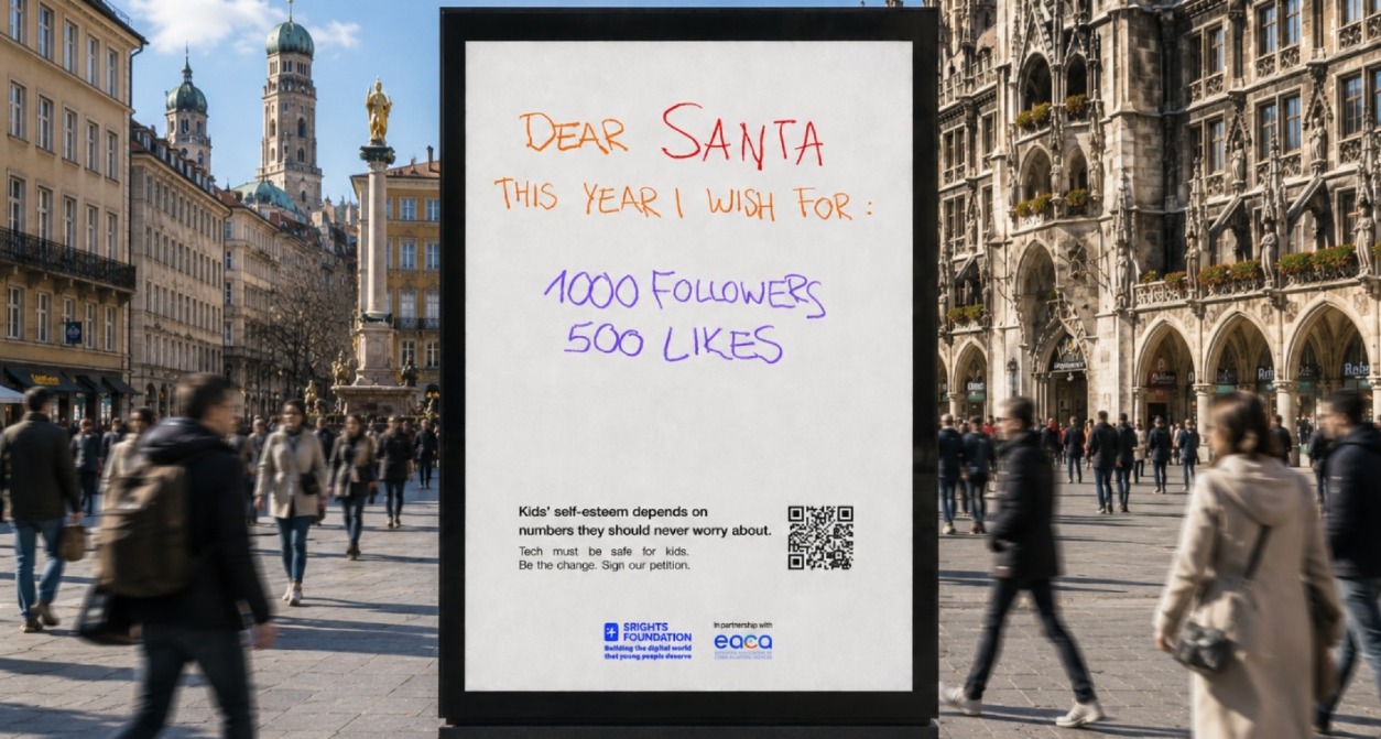 Uno de los carteles de la campaña en un mupi de una ciudad europea