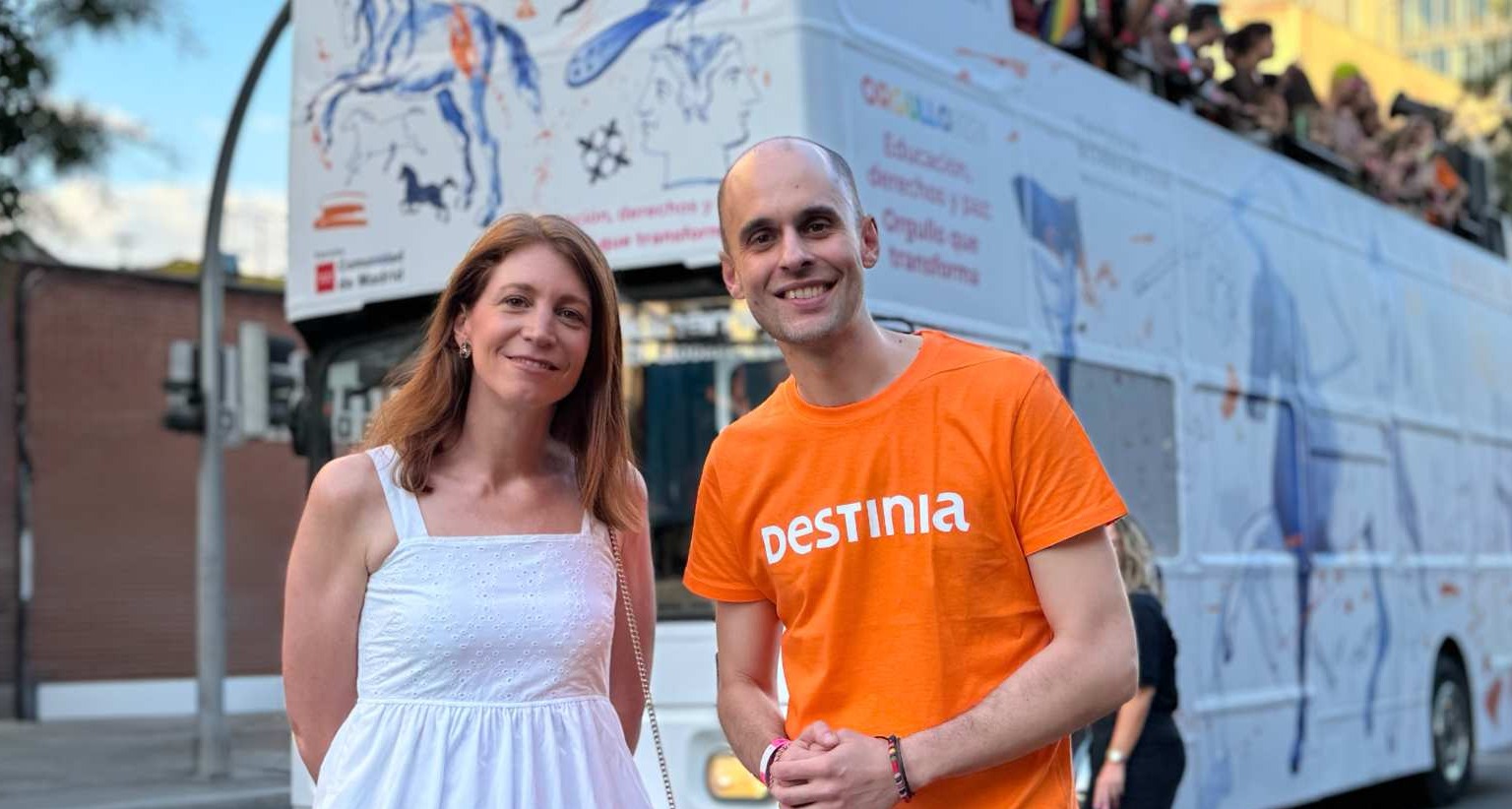 Carroza de Destinia y Museo Thyssen en el Orgullo de Madrid 2024