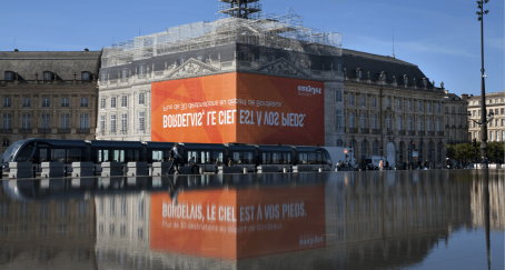 EasyJet juega con los reflejos en su última Campaña de Exterior campana-easyjet