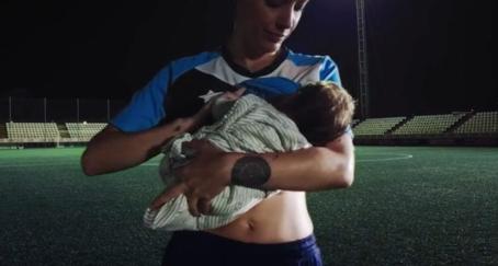 Unas espinilleras para llamar la atención sobre los problemas de la maternidad en el fútbol femenino Espinilleras_maternidad_fútbol