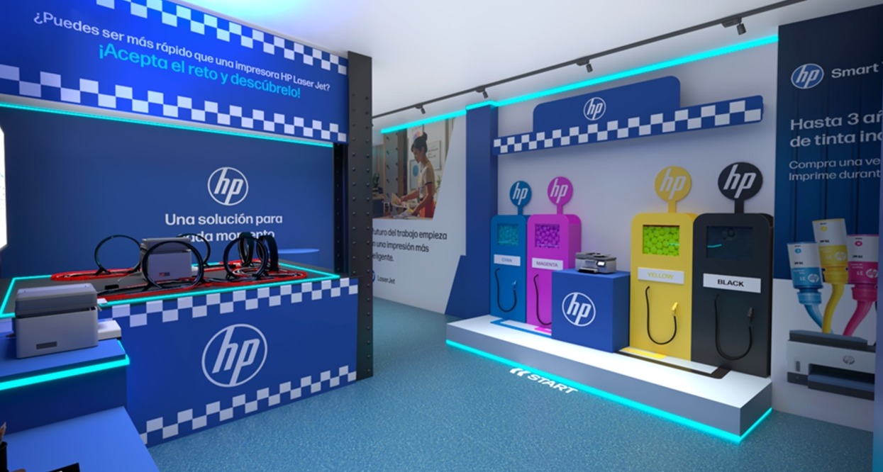 El espacio de HP en Callao con varias máquinas que simulan los tóner de colores