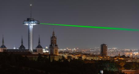 "Faro Esperanza", la intervención artística de las Agencias de Eventos en Madrid para celebrar el retorno de la actividad faro-moncloa