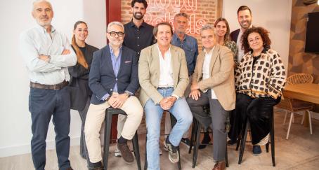 Foto de familia de los dos equipos directivos