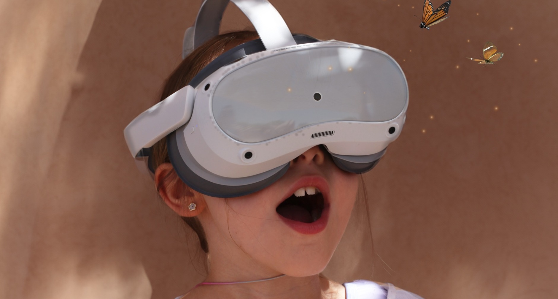 uns niña con gafas de realidad virtual puestas