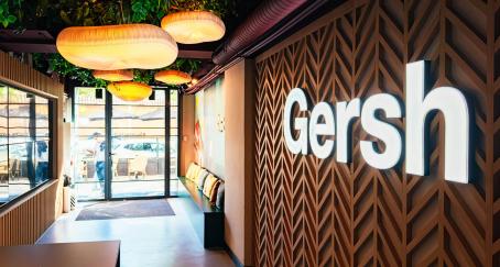Logo de Gersh en oficina