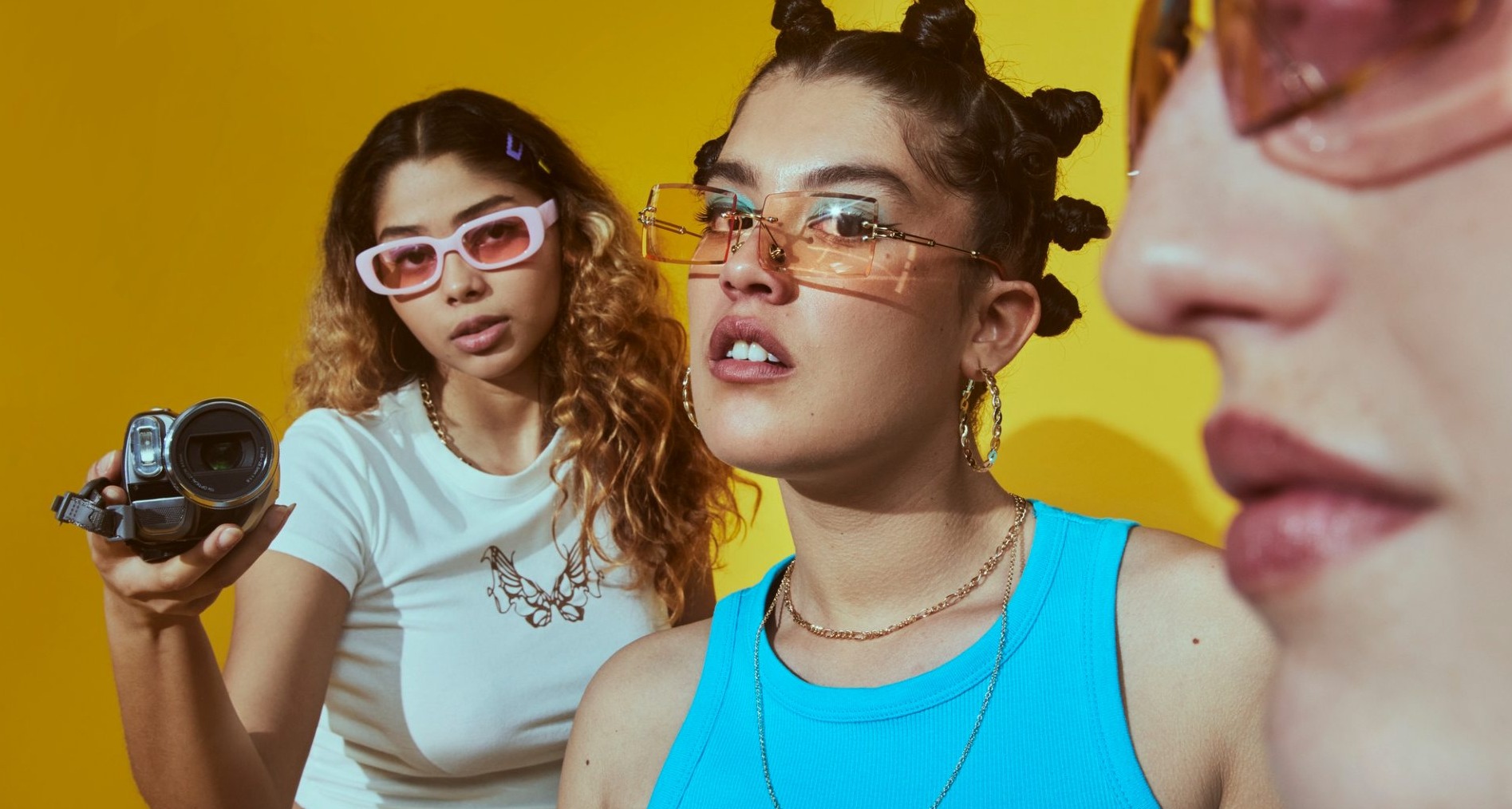 Tres chicas de la generación Z